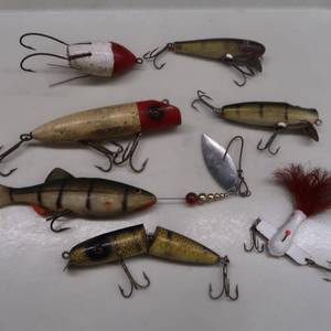lot 25 image: VINTAGE FISHING TACKLE