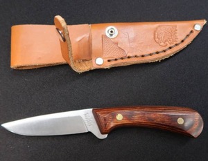 lot 31 image: CUSTOM MADE WESTERN DESERT IRONWOOD OR ROSEWOOD KNIFE