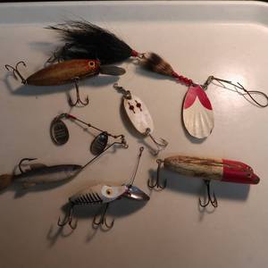 lot 55 image: VINTAGE ASSORTED LURES
