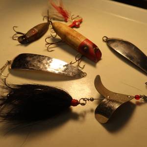 lot 59 image: VINTAGE LURES LOT OF 6
