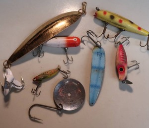 lot 61 image: VINTAGE LOT OF LURES