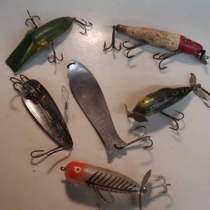 lot 62 image: VINTAGE LURES LOT OF 6