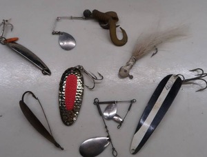 lot 63 image: VINTAGE LURES LOT OF 6