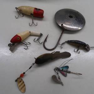 lot 66 image: VINTAGE LURES LOT OF 6