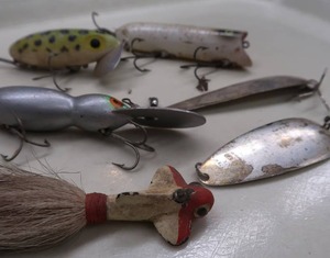 lot 70 image: VINTAGE LURES  LOT OF 6