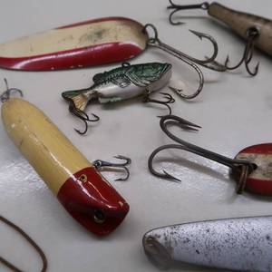 lot 72 image: VINTAGE LURES LOT OF 6