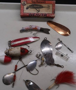 lot 77 image: VINTAGE LURES LOT