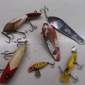 lot 78 image: VINTAGE LURES LOT