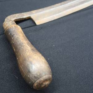 lot 85 image: VINTAGE DRAW KNIFE