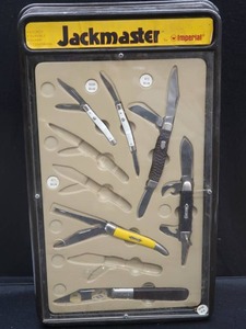 lot 83 image: VINTAGE JACKMASTER IMPERIAL KNIFE DISPLAY CASE PLUS NEW KNIVES