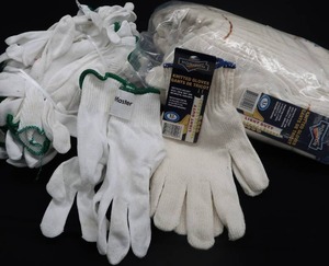 lot 93 image: NEW WORK GLOVES
