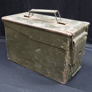 lot 109 image: VINTAGE MILITARY AMMUNITION BOX