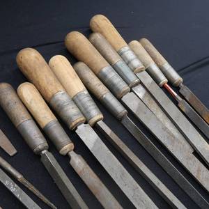 lot 121 image: VINTAGE WIRE WRAPPED WOODEN HANDLED FILES-LOT OF 11