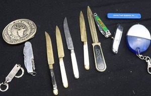 lot 129 image: VINTAGE LETTER OPENERS AND MISC
