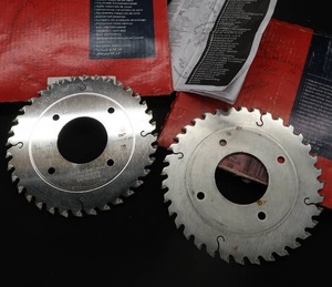 lot 136 image: PAIR OF FREUD SAW BLADES IN ORIGINAL PACKAGES