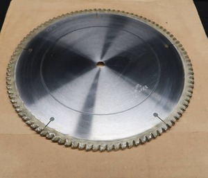 lot 139 image: LARGE NEW SAW BLADE 13 34DIAMETER