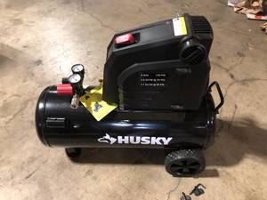 Husky 8G 150 PSI Hotdog Air Compressor  Customer Returns See Pictures