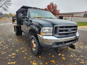 lot 2 image: 2004 Ford F-350 XL Super Duty Work Truck with Dump Bed and Plow Package