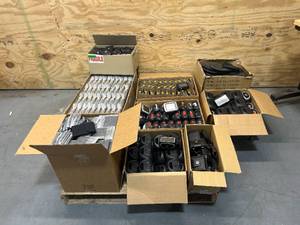 lot 112 image: TOM TOMS Pallet and Accessories