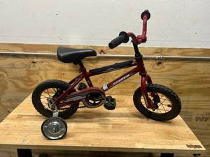 lot 91 image: Kids Bike with Training Wheels