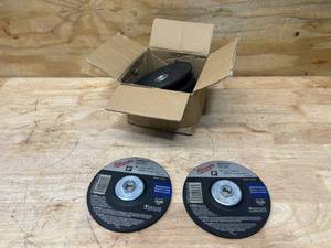 lot 66 image: MILWAUKEE Lot of 7- 6 x 14 Grinding Discs