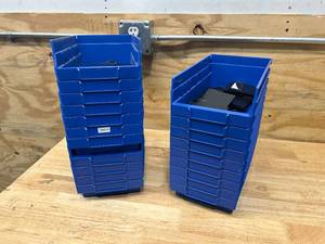 lot 28 image: QUANTUM STORAGE SYSTEMS Lot of 21 Parts Bins (QSB 102) with a Some Dividers