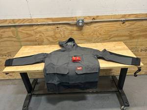 lot 12 image: MILWAUKEE Mens X-Large Gray HYDROBREAK Layer Rain Shell Jacket