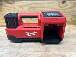 lot 125 image: MILWAUKEE M18 18-Volt Lithium-Ion Cordless Electric Portable Inflator (Tool-Only)