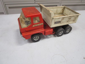 Strutco Steer-O-Matic Dump Truck