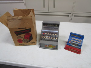 Toy Cash Register wBox & Cash Register Bank