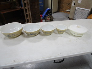 Pyrex Bowls