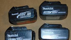 4 Pack Makita Mixed Lot   18V LXT Lithium-Ion Battery All Tested Good On Charger