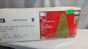 lot 5 image: Dunland 9 ft Christmas Tree with 950 Color Changing Mini Lights 030539044787 NEW