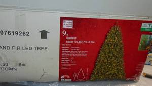 lot 7 image: Dunland 9 ft Christmas Tree with 950 Color Changing Mini Lights 030539044787 NEW