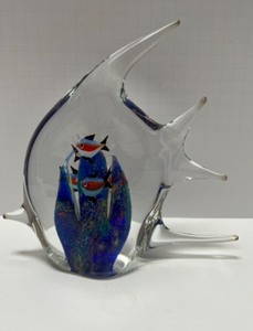 lot 14 image: Murano Fish Art Glass Paperweight by Murano Art