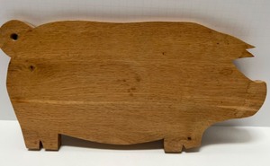 lot 15 image: Vintage Pig Cutting Board Primitive Farm Collectible