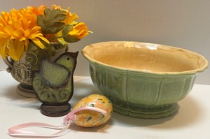 lot 24 image: Red Wing MCM Bowl Green speckled Spring Flowers Decor