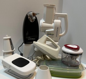lot 45 image: Small Kitchen Appliances Electric and Hand Tools