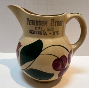 lot 34 image: Vintage WATT Pottery Pitcher Creamer Apple Advertising