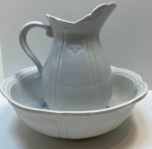 lot 54 image: Vintage McCoy Large Pitcher and Wash Bowl No.7529