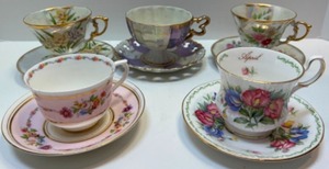 lot 60 image: Lot of 5 Teacups and Saucers including Queens China