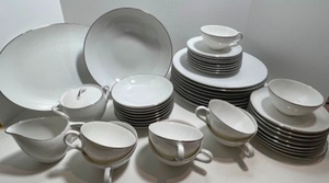 lot 74 image: Modern STYLE HOME Classic Platinum Ring White China Set Service for 8