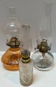 lot 79 image: Vintage Oil Lamps- P&A Dorset, Lamplight Farms & Unmarked
