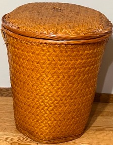 lot 81 image: Large Wicker Round Covered Storage Basket