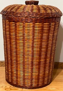 lot 82 image: Large Rattan Round Covered Storage Basket