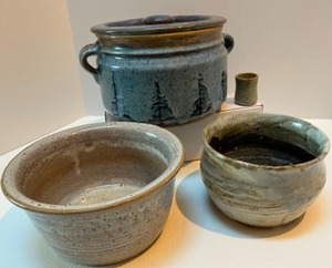 lot 118 image: Hand Crafted Studio Pottery Pieces - Bowls & Handled Covered Cannister