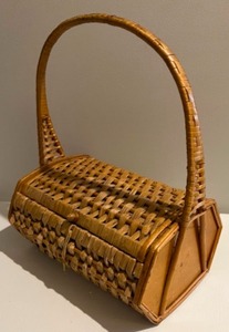 lot 149 image: Unique Vintage Rattan Handbag Purse Basket wHandle