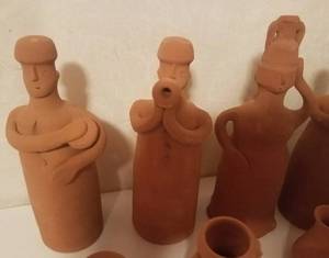 lot 342 image: Vintage EGYPTIAN Clay People Figurines and Accessories Handmade