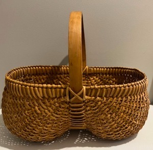 lot 150 image: Vintage Buttocks Egg Gathering Basket Handmade