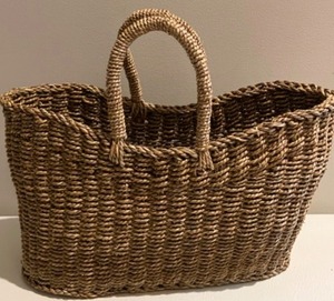 lot 152 image: Vintage Handwoven Basket Shopper Tote